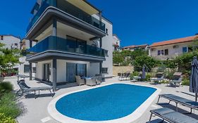Modern Apartments With Shared Pool Near The Sea