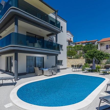 Modern Apartments With Shared Pool Near The Sea Pula Exterior photo