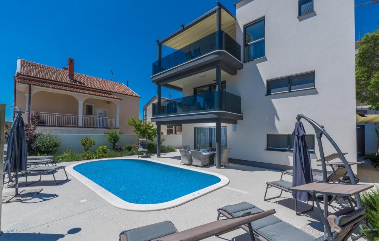 Modern Apartments With Shared Pool Near The Sea Pula Exterior photo