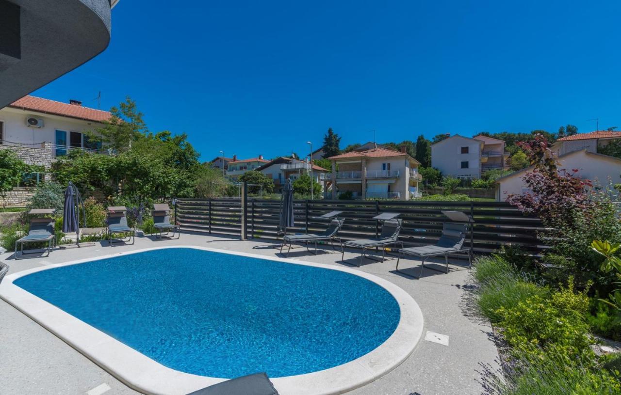 Modern Apartments With Shared Pool Near The Sea Pula Exterior photo