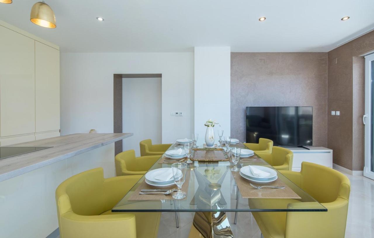 Modern Apartments With Shared Pool Near The Sea Pula Exterior photo