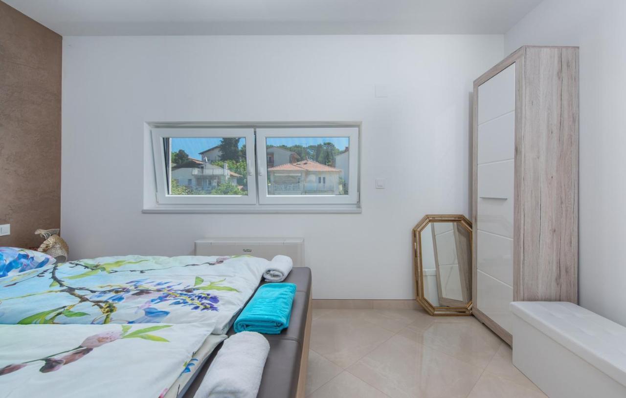 Modern Apartments With Shared Pool Near The Sea Pula Exterior photo