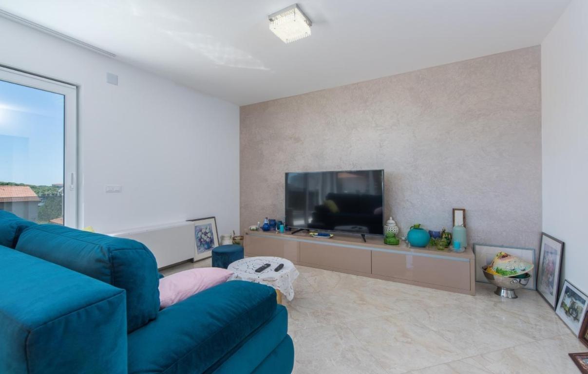 Modern Apartments With Shared Pool Near The Sea Pula Exterior photo